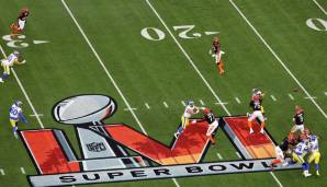 Fleißig wurde auf dem Super-Bowl-Logo herumgetrampelt.