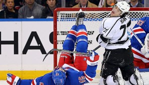 Autsch! James Sheppard (l.) und Jordan Nolan von den Kings kollidieren auf dem Eis