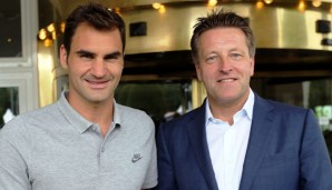 Roger Federer mit Turnierchef Ralf Weber