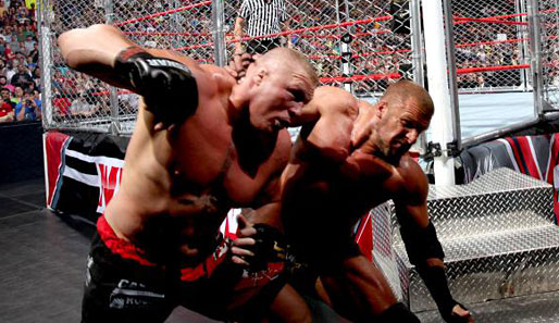 Triple H attackierte seinen Erzfeind Brock Lesnar schon beim Entrance