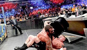 CM Punk und Brock Lesnar schenkten sich im No DQ Match gegenseitig nichts