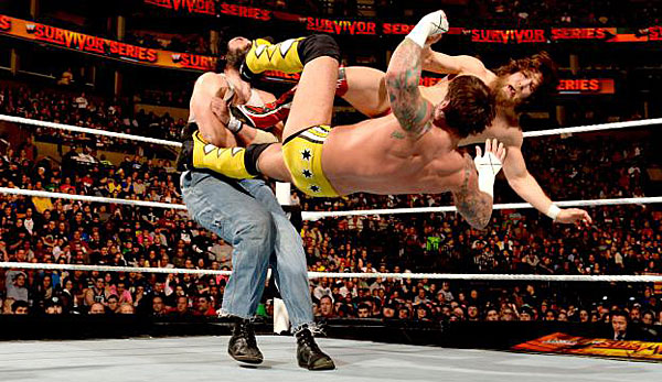 Mit erstklassigem Teamwork besiegten CM Punk und Daniel Bryan die Wyatts