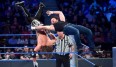 AJ Styles (r.) gewann bei Backlash gegen Dean Ambrose seinen ersten Titel in der WWE