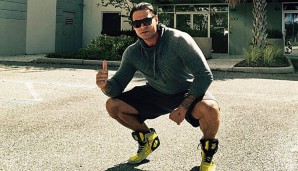 Tim Wiese posiert vor dem WWE-Trainingscamp in Orlando