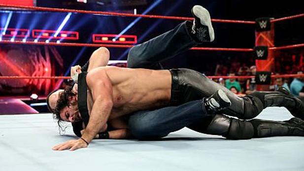 Seth Rollins hatte sich im Kapf gegen Samoa Joe verletzt