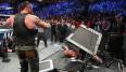 Beim SummerSlam hatte Brock Lesnar noch schlimme Prügel von Braun Strowman (l.) kassiert