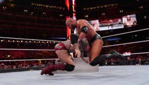 Das folgende No Holds Barred Match zwischen Triple H und Batista hatte dahingegen deutlich mehr zu bieten. Nach einem Schlag mit dem Vorschlaghammer und dem Pedigree stand Triple H am Ende als Sieger da.