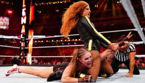 Die neue Championesse war jedoch die Dritte im Bunde: Becky Lynch. Sie siegte, nachdem sie Rouseys Piper's Pit per Cradle konterte. Für Rousey dürfte es erst einmal das letzte Match gewesen sein, da diese sich nun der Familienplanung widmen möchte.