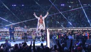 Mit einem absoluten Kracher ging das Event zu Ende: Roman Reigns, Daniel Bryan und Edge trafen in einem Dreikampf um Reigns' Titel aufeinander.