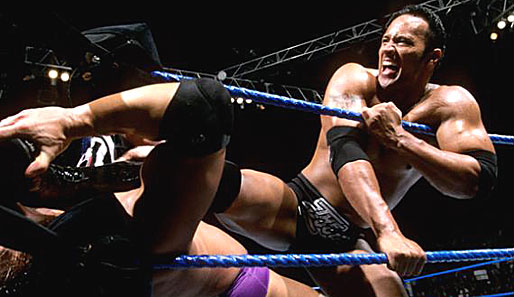 Im Rahmen seines Aufstiegs zum Superstar lieferte Dwayne sich unter anderem eine erbitterte Fehde mit Triple H