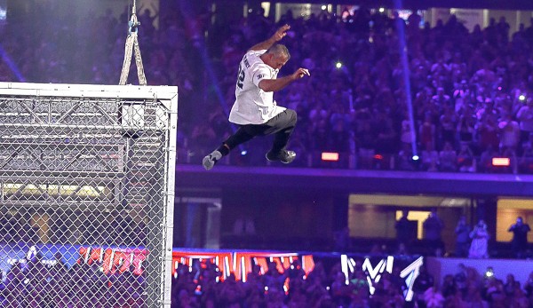 Shane McMahon stürzte sich gegen den Undertaker vom Käfig