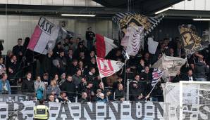 Die LASK-Fans freuen sich über das Erreichte mit Trainer Oliver Glasner.