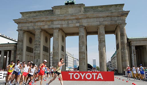 Die erste Entscheidung des Tages fiel am Brandenburger Tor. Über 20km Gehen konnte der Deutsche Andre Höhne aber nicht in den Medaillenkampf eingreifen.