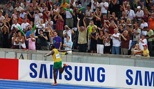 Das Publikum flippt regelrecht aus, als Bolt seine Stadionrunde dreht