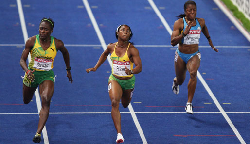 Shelly-Ann Frazer (M.) setzte sich im 100-m-Finale der Frauen knapp gegen die Konkurrenz durch und gewann Gold