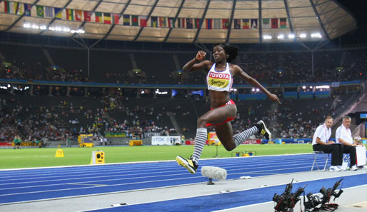 Yargelis Savigne aus Kuba dominierte die Frauenkonkurrenz im Dreisprung und gewann mit 14,95 m Gold