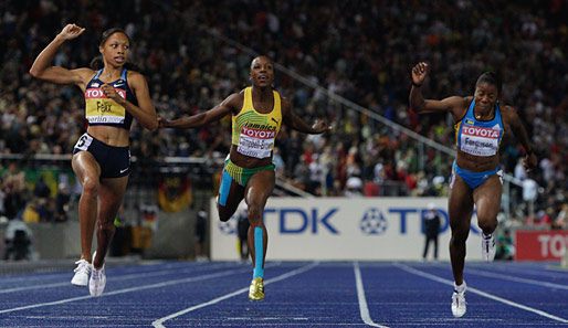 Aber dann ging es wieder weiter. Und gleich mit einer Entscheidung über 200 Meter der Frauen. Allyson Felix (l.) holte sich vor der Jamaikanerin Campbell-Brown Gold