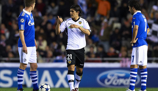 FC Valencia - Schalke 04 1:1: Kuriose Szenen bereits vor dem Spiel. Erst gab es keine CL-Hymne, im Gegenzug dann Konfusion beim Anstoß