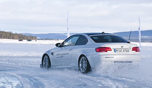 BMW Driving Experience war angesagt. Das hieß im Klartext: Drei Tage lang lernen, wie man einen Sportwagen auf einem Eissee im Drift bewegt