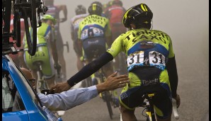 Zudem wurde Nibali noch seinen ärgsten Konkurrenten Alberto Contador los, der schwer stürzte