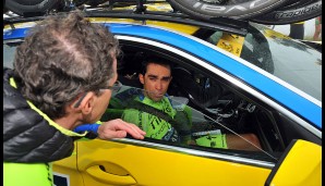 Gezeichnet von einem Schienbeinbruch musste Contador weit abgeschlagen vom Peloton mit einem Schienbeinbruch aufgeben