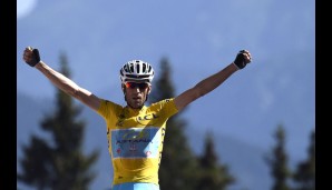 Am Ende holt sich Nibali den Sieg vor herrlichem Alpenpanorama. Paris rückt näher
