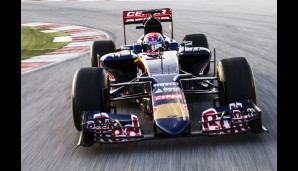 Toro Rosso nutzt die TV-Kameras an der Front zur Luftführung. Außerdem interessant: Der Lufteinlass über dem Fahrer ist dreigeteilt