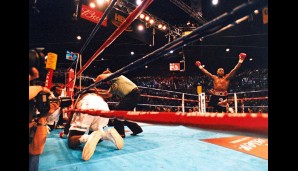 22. April 2001, Brakpan/Südafrika: Hasim "The Rock" Rahman sorgt für eine Sensation durch seinen K.o.-Sieg gegen Champion Lennox Lewis