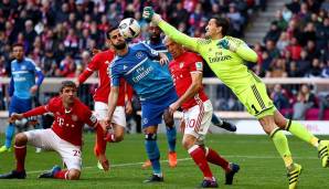 25.02.2017: HSV-Trainer Markus Gisdol hatte vor dem Spiel noch "Vollgas" angekündigt, doch letztlich rollte die Angriffs-Maschinerie der Münchner wieder erbarmungslos über die Hamburger hinweg.