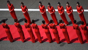 GP VON CHINA: In Reih und Glied, bitte! Die Disziplin in China ist definitiv gegeben und die Kleidchen sehen auch sehr adrett aus