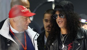 Natürlich sind in Brasilien auch wieder zahlreiche Promis zu Gast. Hier unterhält sich Niki Lauda mit "Slash", der mit den "Guns N'Roses" bekannt geworden ist