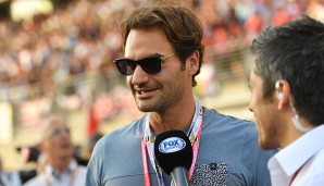 In der schillernden Welt der Scheiche finden sich auch immer wieder sportliche Größen ein. Hier steht Tennis-Star Roger Federer zum Interview bereit