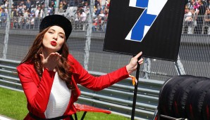 GP VON RUSSLAND: Im Land des Wodkas darf ein Küsschen für Kimi Räikkönen natürlich nicht fehlen