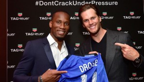 Auch Didier Drogba und Tom Brady brauchen eigentlich kein Grid Girl. Wir sagen nur: Giselle Bündchen ...