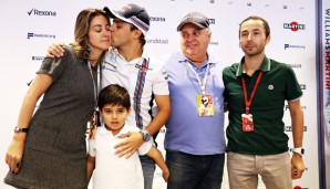 GP VON ITALIEN: Küsschen! Felipe Massa verkündete in Monza sein Karriereende, weil es Michael Schumacher auch dort tat. Sein Dank galt Frau, Vater, Manager