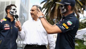 Red Bull hatte seine Piloten Daniel Ricciardo und Max Verstappen am Donnersag zu Track-Walk und Medienterminen mit Gesichtsbemalung geschickt