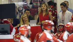 Paris Hilton besucht Ferrari