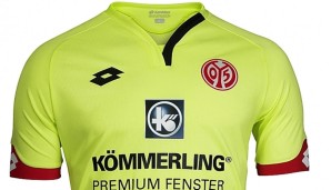 Die Akzente bleiben auch beim Ausweichtrikot. Allerdings ist das von Grund auf deutlich auffälliger als die Pendants und erinnert so ein wenig an das Torwarttrikot der vergangenen Saison