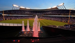 ... die Wasserfälle und Springbrunnen im Outfield sorgen für ein besonderes Ambiente. Selbst eintauchen dürfen Zuschauer aber nicht