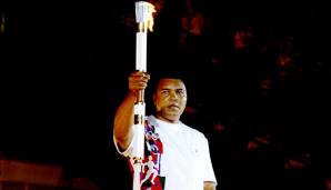 Die gibt es auch in Atlanta! Ali hatte 1960 Olympisches Gold gewonnen. Über zwei Jahrzehnte später ist es der beste Boxer aller Zeiten, der die Fackel 1996 präsentiert