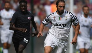 Neuer Klub, neue Kleider, neuer... Bauch. 90 Millionen hat Juventus für Gonzalo Higuain hingeblättert, dafür gab's nicht nur einen brutalen Stürmer - sondern auch ein ordentliches Bäuchlein