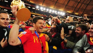 2010 krönte sich Ex-Bayern-Star Xabi Alonso mit der spanischen Nationalmannschaft zum Weltmeister. Fast hätte er das Finale allerdings verpasst.