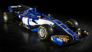 Sauber C36: Eidgenössische Frühstarter. Sauber veröffentlichte als erstes Team Fotos seines neuen Autos - mit deutlich veränderter Farbgebung