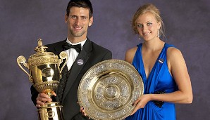 JULI: Novak Djokovic gewinnt sein zweites Grand-Slam-Turnier in diesem Jahr. An seiner Seite steht in Wimbledon Premieren-Siegerin Petra Kvitova