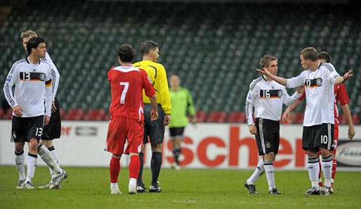 Die Affäre schlägt hohe Wellen: Der Boulevard spekuliert sogar über einen Rausschmiss Podolskis aus dem DFB-Team. Am Ende passiert gar nichts