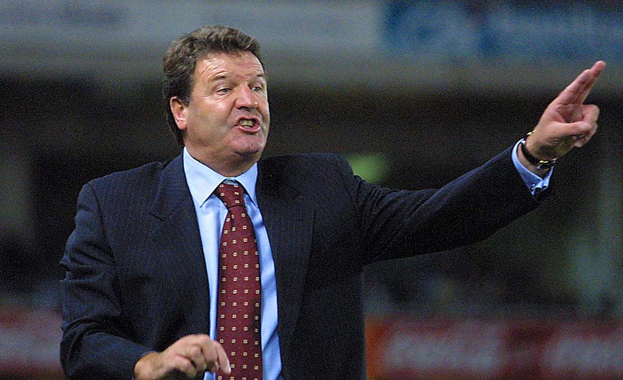 "Montag nehme ich mir vor, in der nächsten Partie zehn Spieler auszuwechseln. Dienstag sind es sieben. Samstag stelle ich fest, dass ich wieder dieselben elf Scheißkerle einsetzen muss." John Toshack.