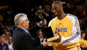 Endlich! 2008 gab's die MVP-Trophäe - nach der ersten "halben" Saison mit Gasol. In den Finals verloren Bryant und die Lakers aber gegen Boston.