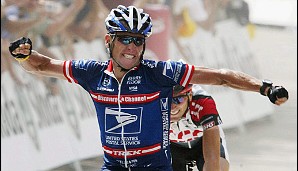 Keine Geschenke gab es 2004: Armstrong holte sich fünf Etappensiege und das Mannschaftszeitfahren - der sechste Sieg in Serie! (Titel annulliert)