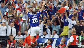 1998 schoss Zinedine Zidane Frankreich zum Weltmeistertitel und wurde zum ersten Mal zum Weltfußballer gewählt.