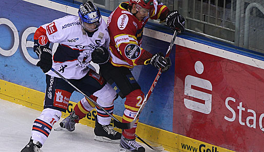 Traf für die Eisbären Berlin gegen Ingolstadt: Stefan Ustorf (l.)